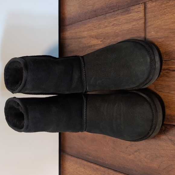 Ugg SZ7 Classic Black Boots - Picture 6 of 8